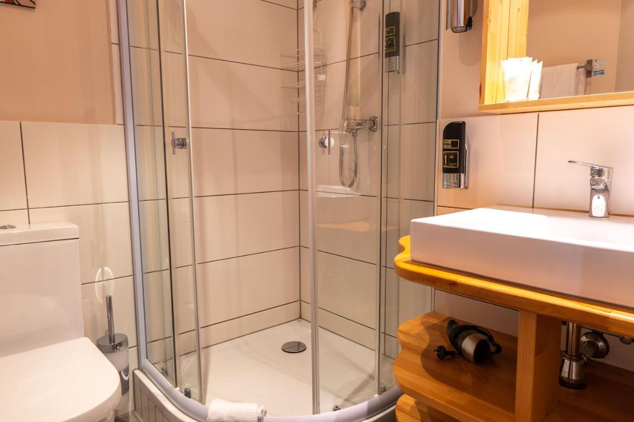 Warum Ins Hotel Некарзулм Екстериор снимка