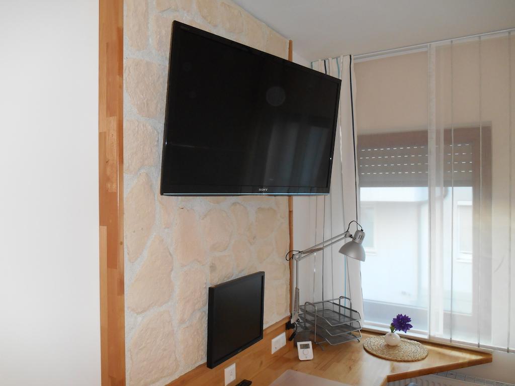 Warum Ins Hotel Некарзулм Стая снимка