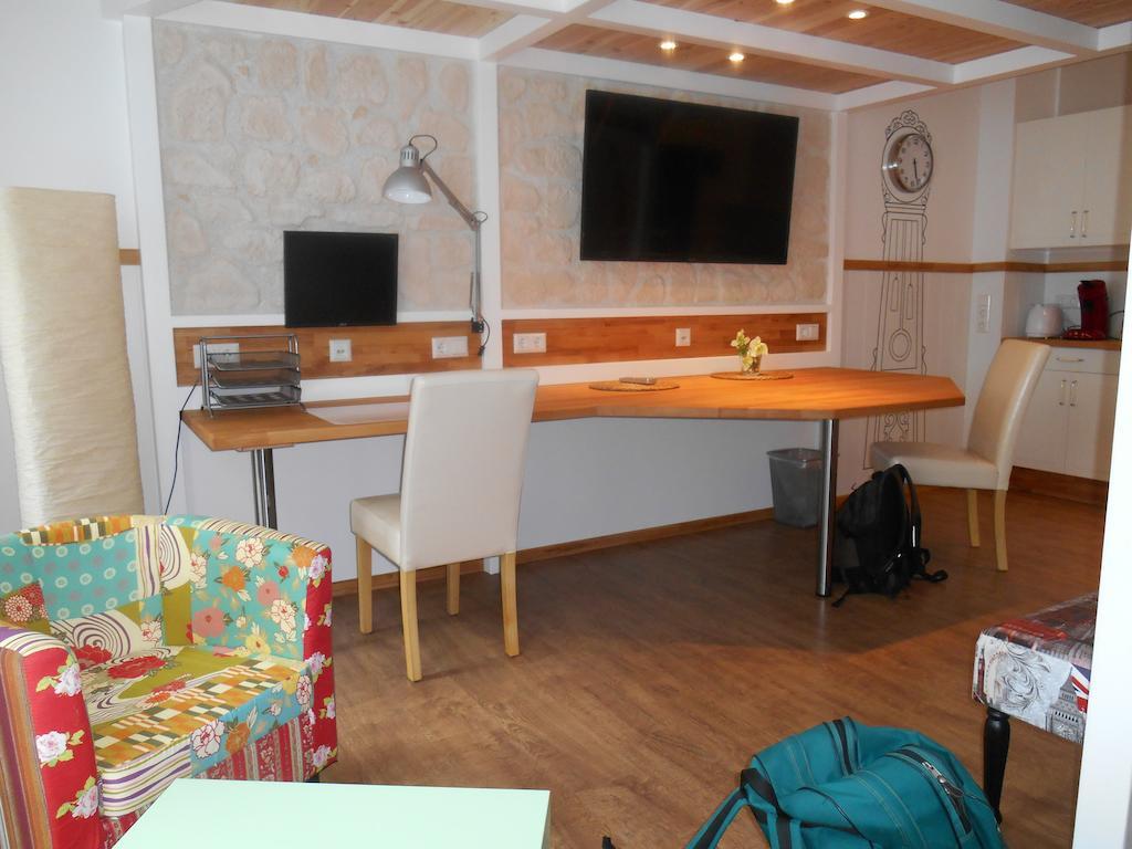 Warum Ins Hotel Некарзулм Екстериор снимка